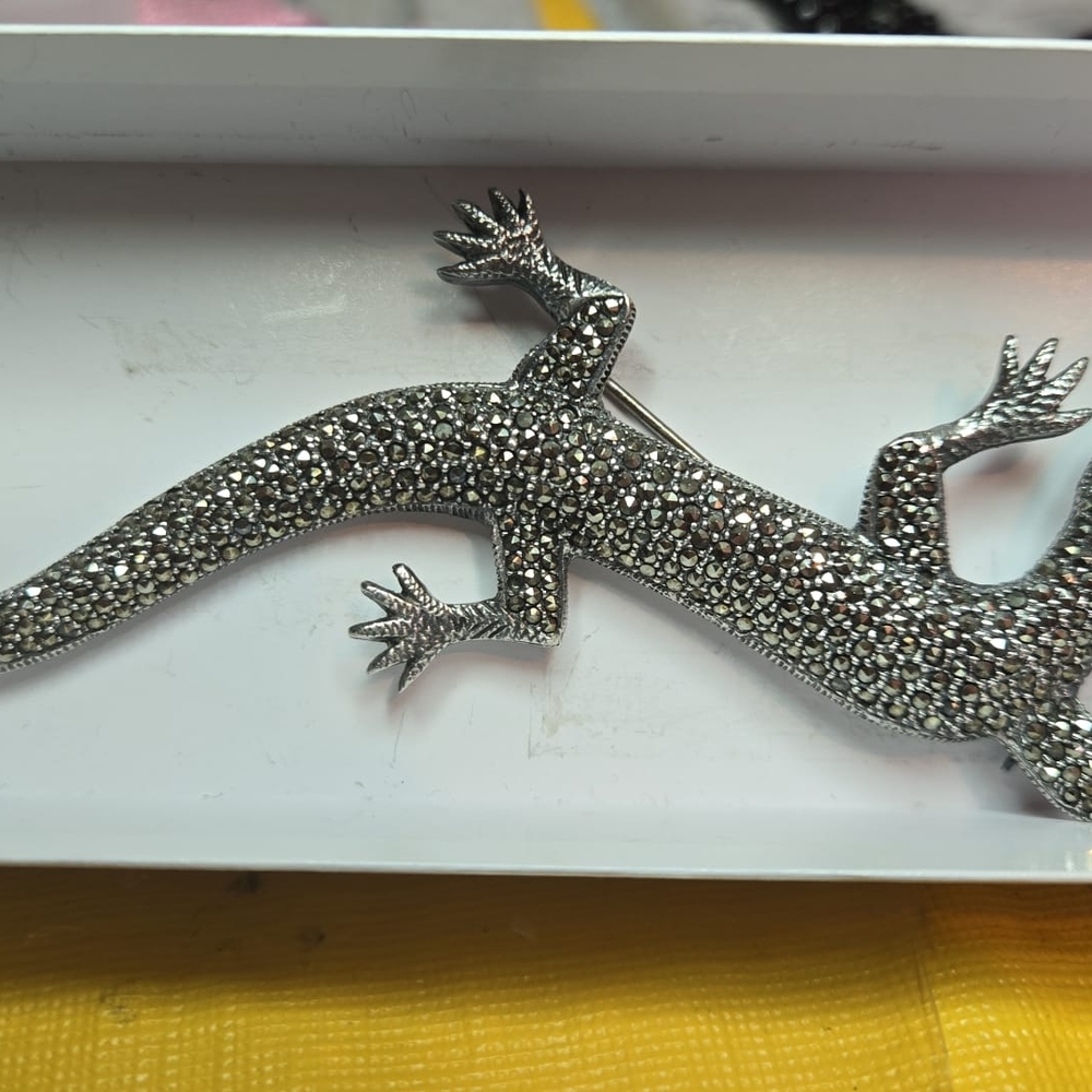 Black sapphire Reptile Brooche
